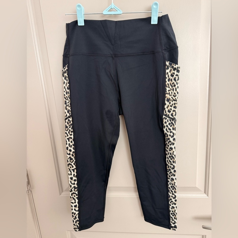 ZYIA Black + Leopard “Light & Tight” high waist leggings Size 14-16 20” Capris - Picture 8 of 8